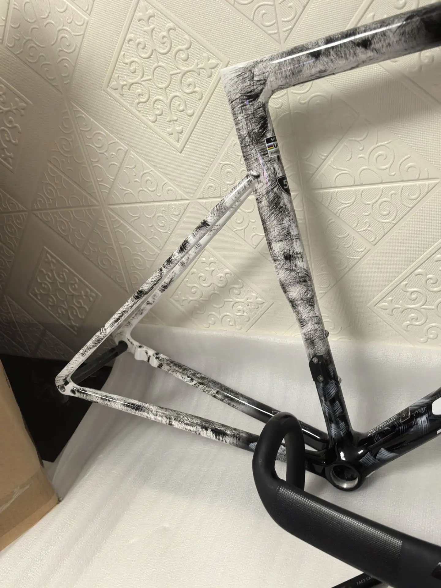 

2025 new style paint bike carbon frame Dazzling Color black white ud glossy bicycle carbon frame bsa+handlebar 49 52 54 56 58cm