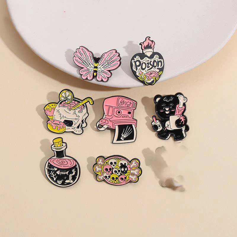 Pins Custom Skeleton Butterfly Goose Bear Brooches Lapel Badges Animal Jewelry Gift for Kids Friends Pink Punk Enamel