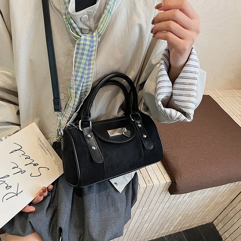 

Handheld Boston Bag, High-end Retro Frosted Bag, Women's 2026 Autumn and Winter New Versatile Crossbody Bag, Fashionable