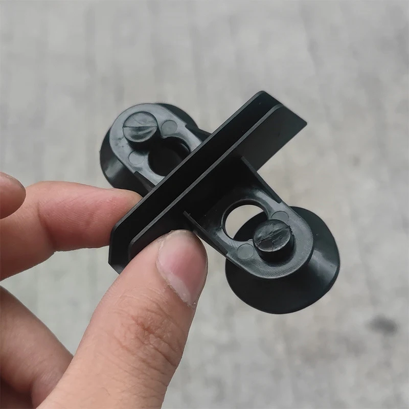 2Pcs Aquarium Fish Tank Partition Plate Isolation Clip Glass Clamp Suction Cup Breeding Separation Divider for Aquatic Pets view 4