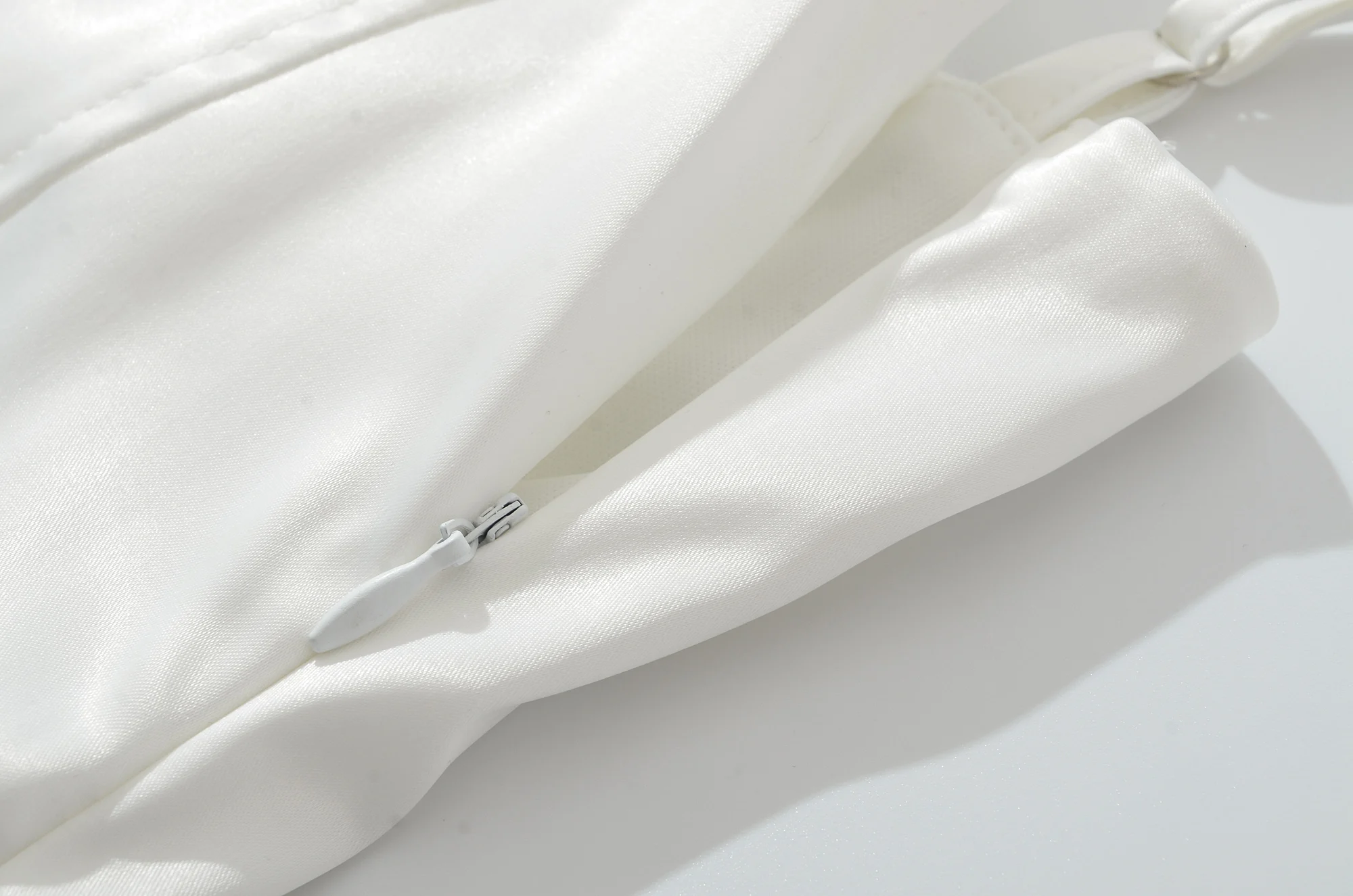 Nouveau Sexy désossage taille mince robe en Satin femmes taille basse ourlet froncé croix laçage dos de pansement Mini robes à bretelles Femme robes