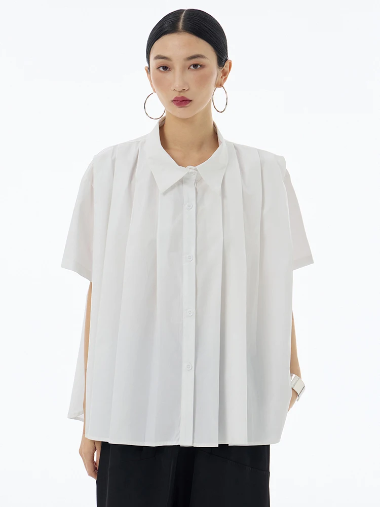 [EAM] Women White Black Pleated Elegant Big Size Blouse New Lapel Short Sleeve Shirt Fashion Tide Spring Summer 2024 1DH6083