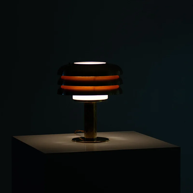 Fashion desk lamp simple postmodern bedroom bedside lamp light luxury living room study hotel