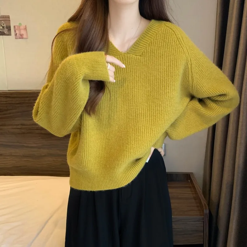 

Autumn and Winter Sweater Female Short Gentle Wind Soft Loose Lazy V-neck Senior Sense of Tops Small People Outside Wear