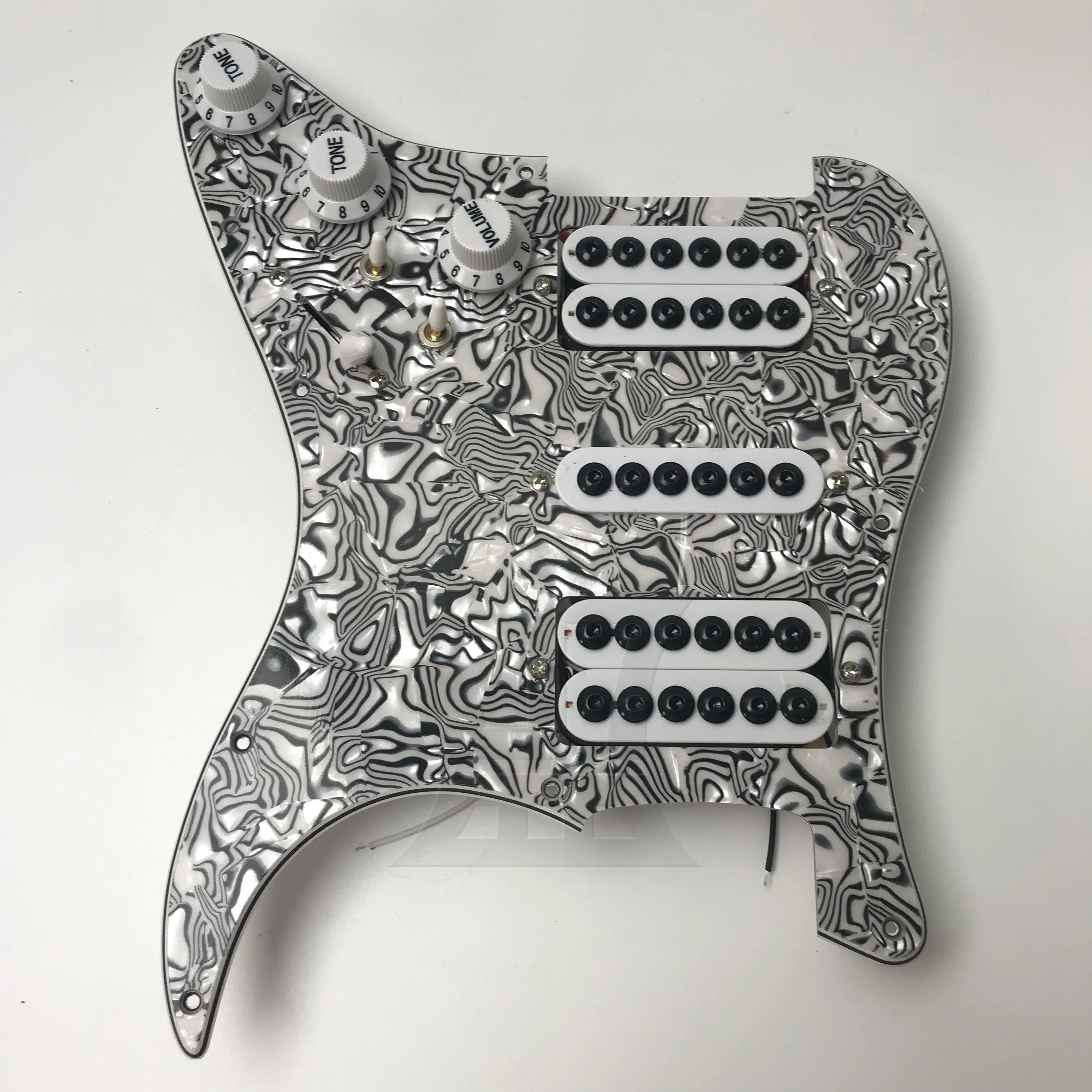 

Yibuy 1pc Electric Guitar Hsh Pickguard 3-Layer Black and White Electric Guitar Plastic Front Cover