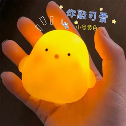 Muñeca de pollito con luz nocturna pequeña, juguete luminoso electrónico, figura de Anime, decoración de Ambiente de luz cálida, forma linda, regalo para niños