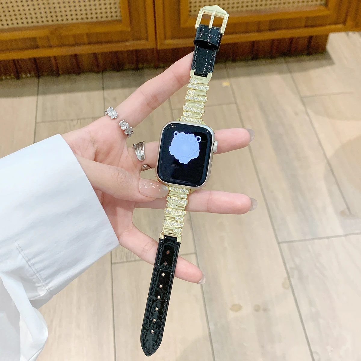 Women Diamond Metal Strap for Apple Watch Band 11 10 9 8 7 46mm 42mm 49mm 7 SE 6 5 41mm 45mm 44/40mm Lady Gold Leather Bracelet