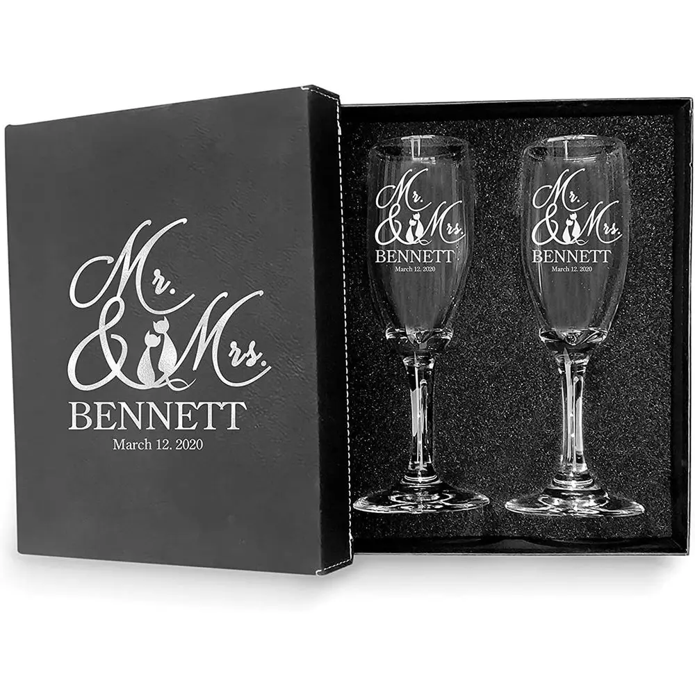 

Свадебные бокалы для шампанского с гравировкой на заказ для невесты и жениха — дизайн «Мистер и миссис» — набор из 2 флейт