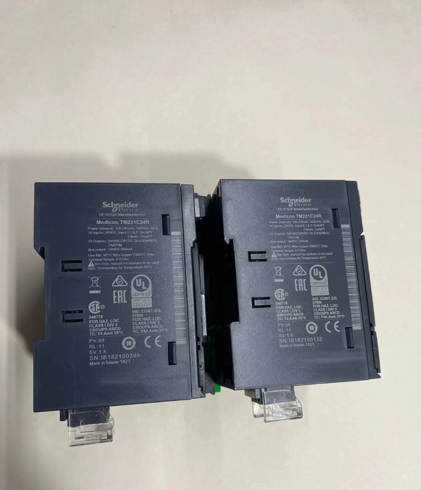 Schneider Electric Modicon M221 TM221C24R TM221C24T TM221C24U 24-point input/output controller without Ethernet interface