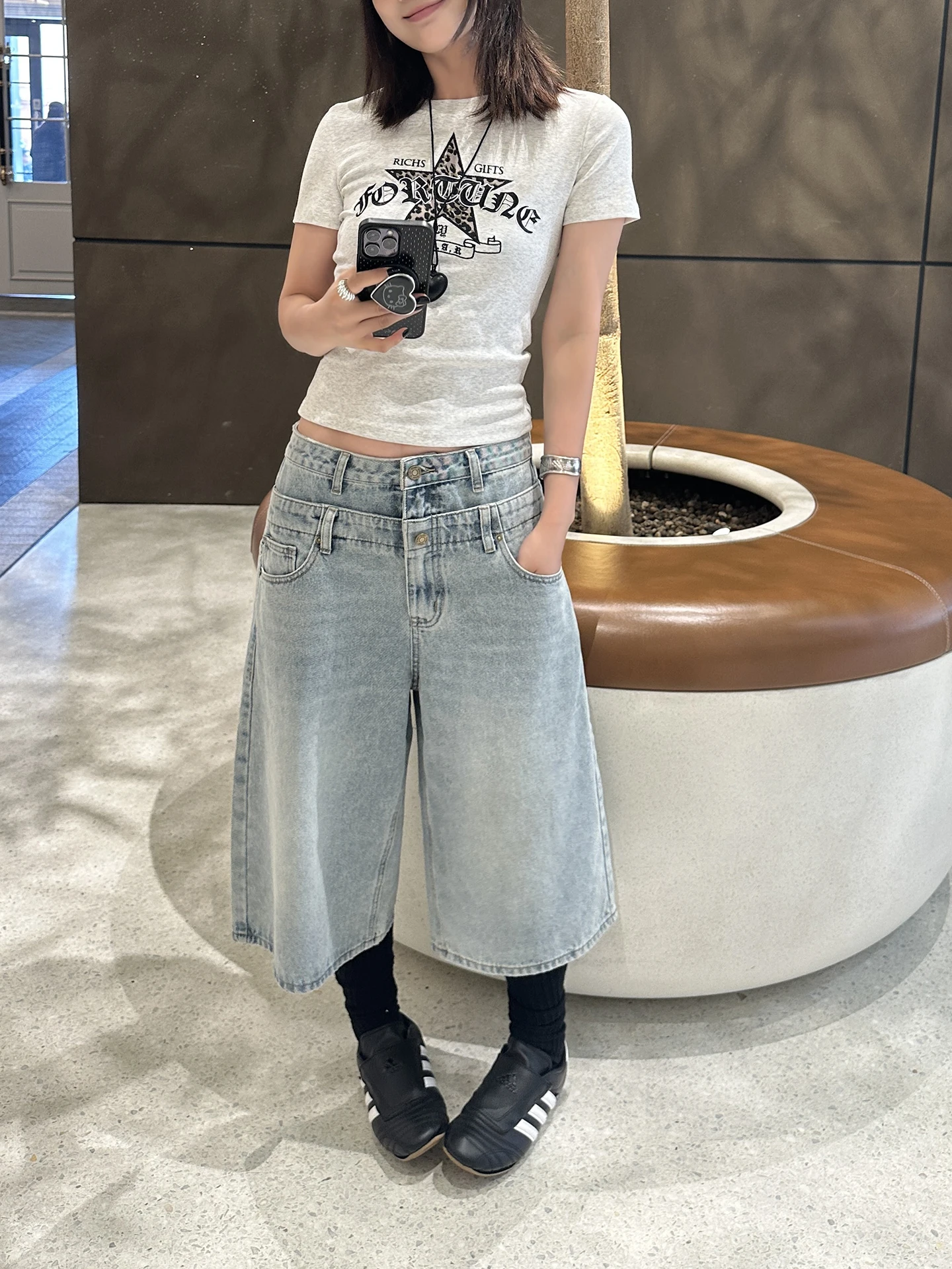 

Summer 2026 Women's Loose Fit High Waist Wide Leg Jeans Short Pants Retro Light Colored Straight Cut American Style