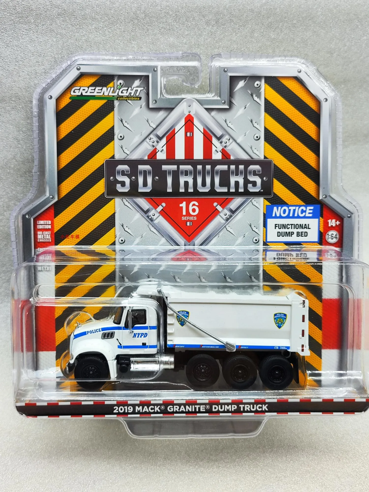 

Green Light 1:64 S.D16-2019 Mack Granite Dump Truck - New York City Police Department (NYPD) Car Model Toy For Boys Gifts