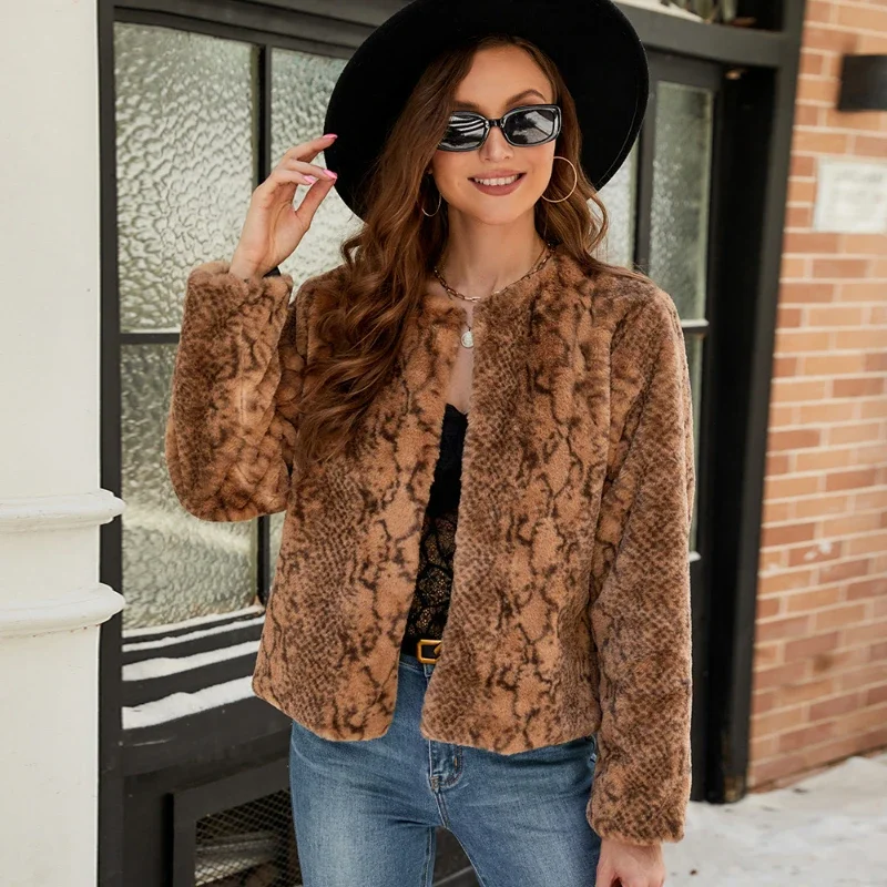 Tiger Stripes Faux Fur Jacket Short Women Winter Fluffy Coat Pocket Streetwear Artificial Plush Fur Jacket New Furry Overcoat