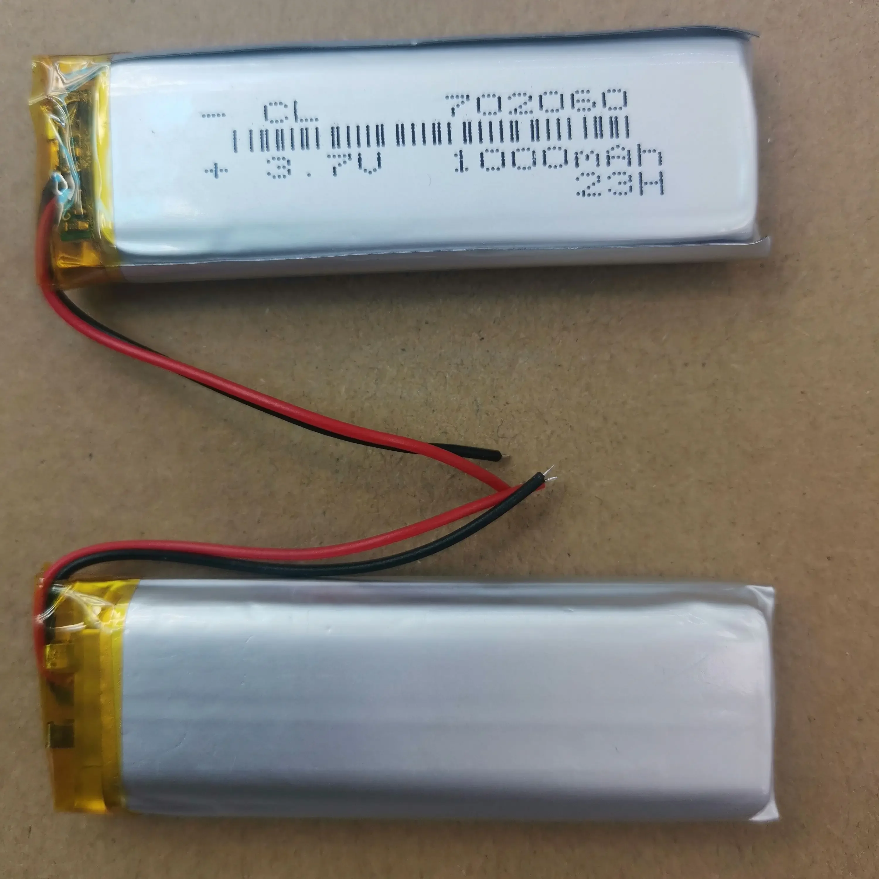 3.7V 2 wires 702060 072060 1000mah lithium  with protection board , used for bluetooth MP4 1pcs/lot