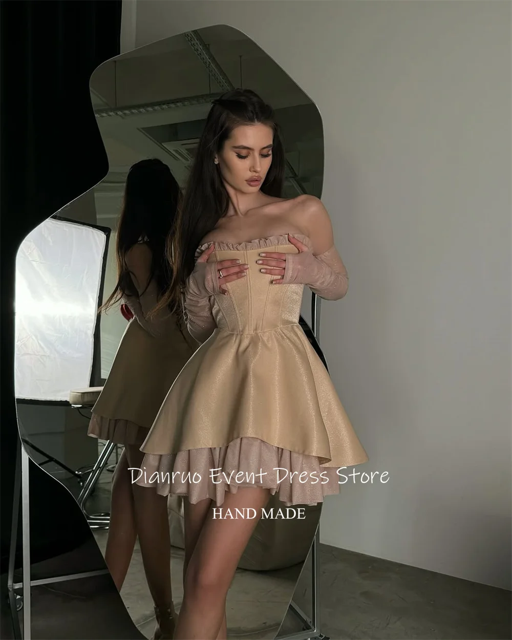 Dianruo Flouncy A-lijn Galajurken Satijnen Ruches Cocktailjurken Minilengte Gelaagde Mouwloze Schoolgalajurken Op maat