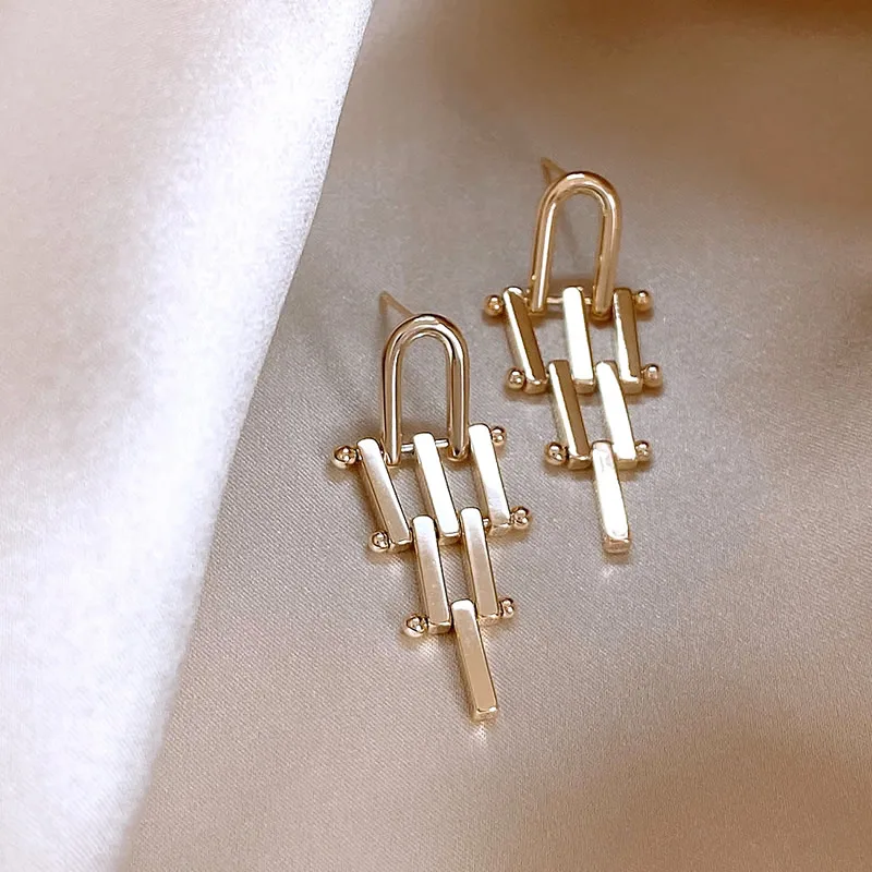 Europe and America Hot selling Fashion Jewelry 18K Gold plated Geometric Metal Earrings Luxury Modern Women Party Accessories