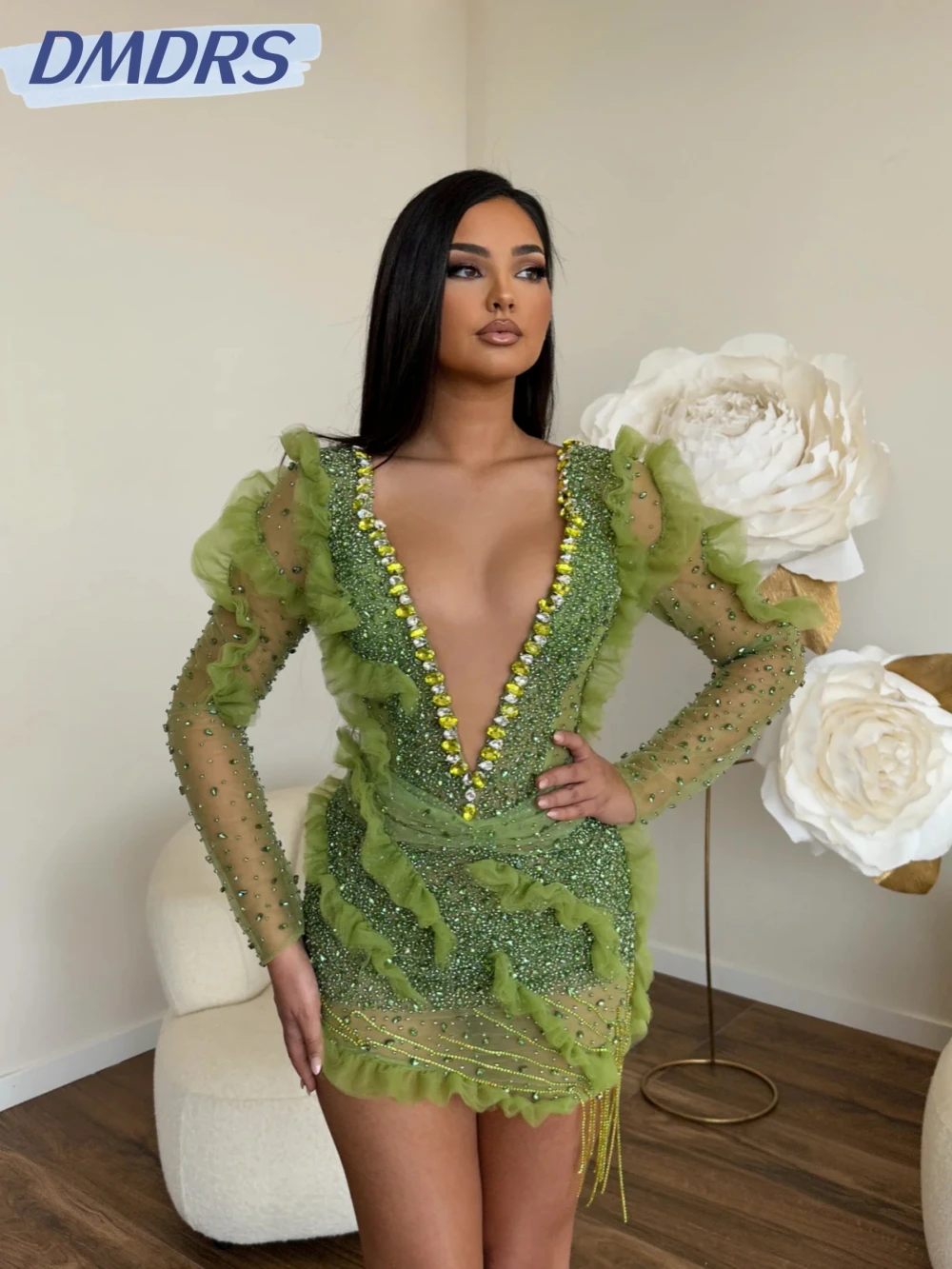 

Green Beaded Rhinestones Short Evening Dress Sexy Illusion Deep V-neck Cocktail Gown Cystomized Long Sleeve Prom Dresses