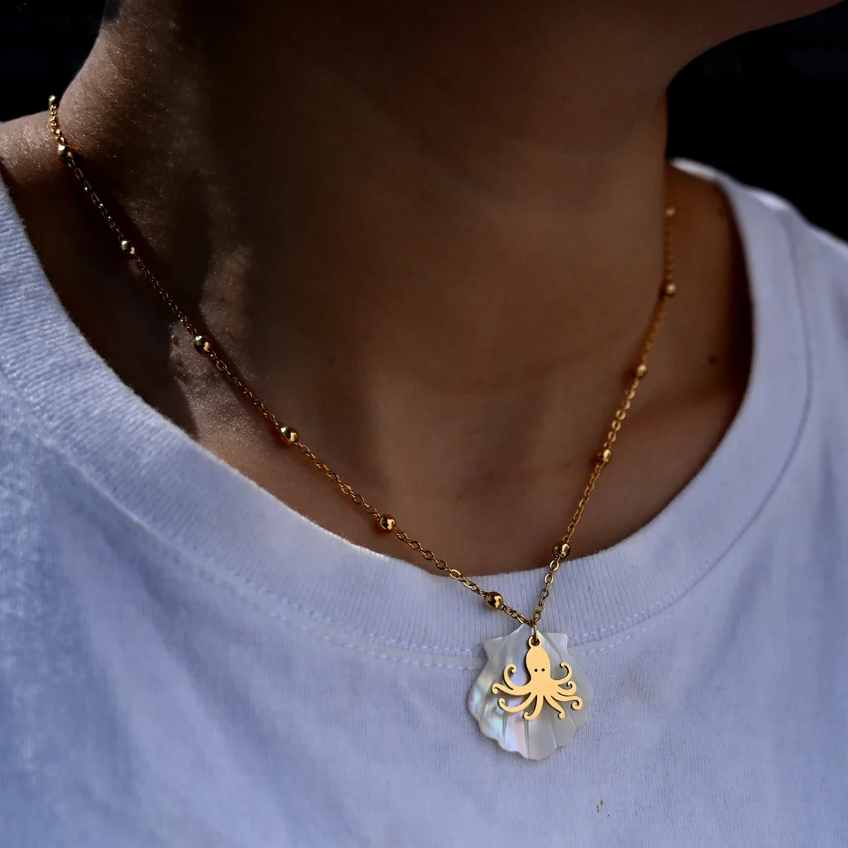 Natural Shell Necklace Gold Octopus Manta Ray Fish Tail Pendant Beaded Chain Ocean Theme Dainty Women Jewelry