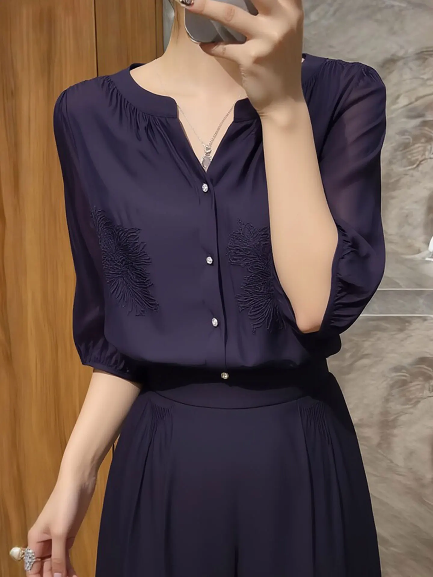 

Элегантный свободный топ с рукавами-фонариками в корейском стиле из шелка, модный, для весенней повседневной носки, с V-образным вырезом, длинный рукав