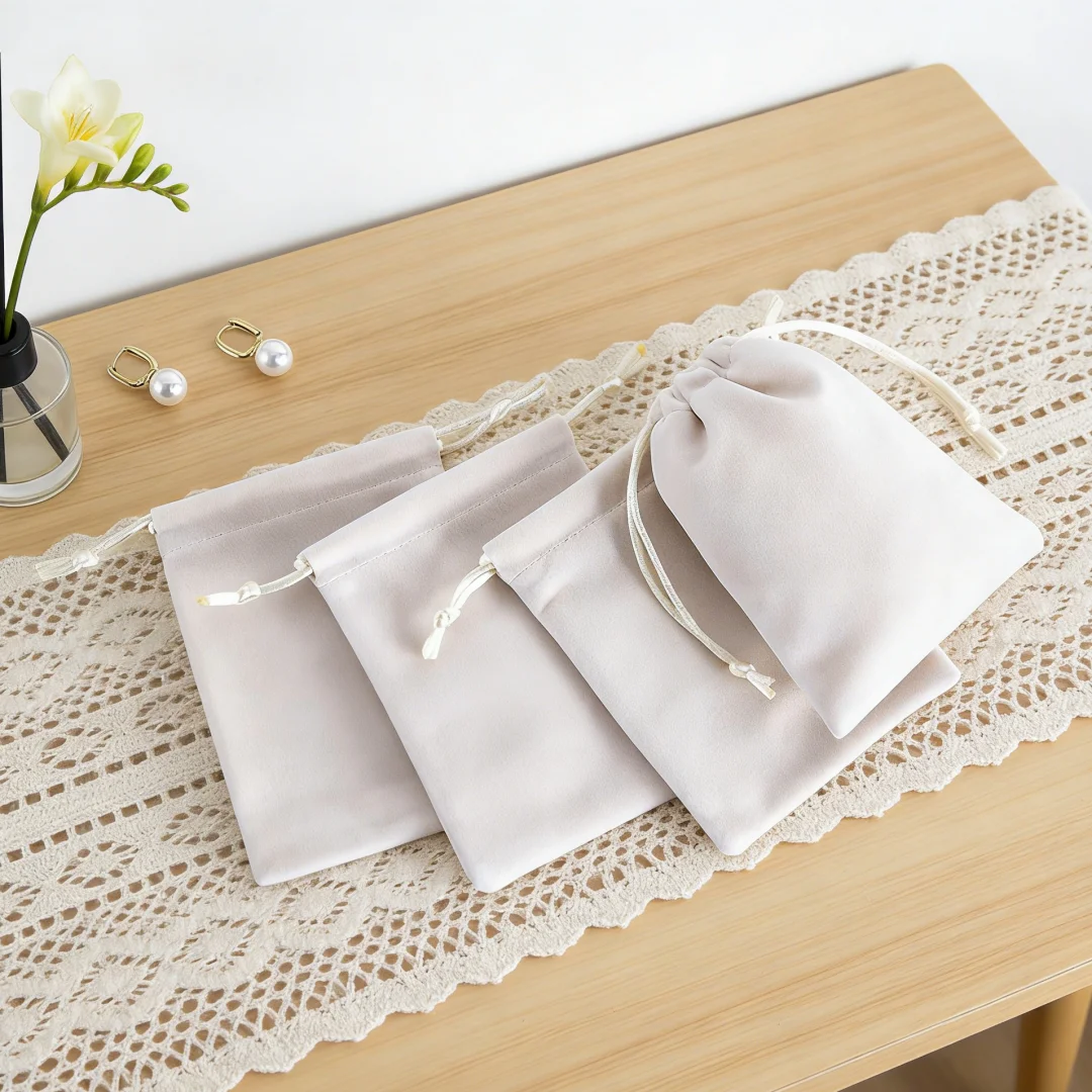 

10 шт. бархатных мешочков на шнурке 5x7 см и 7x9 см, защитные от царапин, для хранения ожерелий, колец и упаковки подарков на день рождения