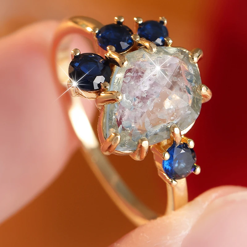 Ästhetischer Damenring mit eingelegtem meerblauen Stein, trendige geometrische Form in goldener Farbe, für den täglichen Gebrauch, Partyschmuck, Jubiläumsgeschenk – Detail 3