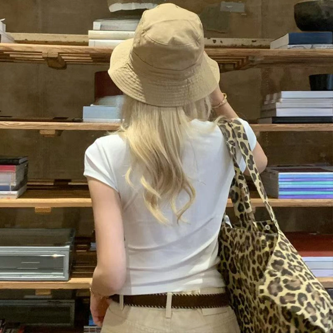 Korean White V-neck Short Sleeve Women T-shirt Clothing Summer 2025 New Slim Fit Sexy Elegant Chic Popular Women's Tops