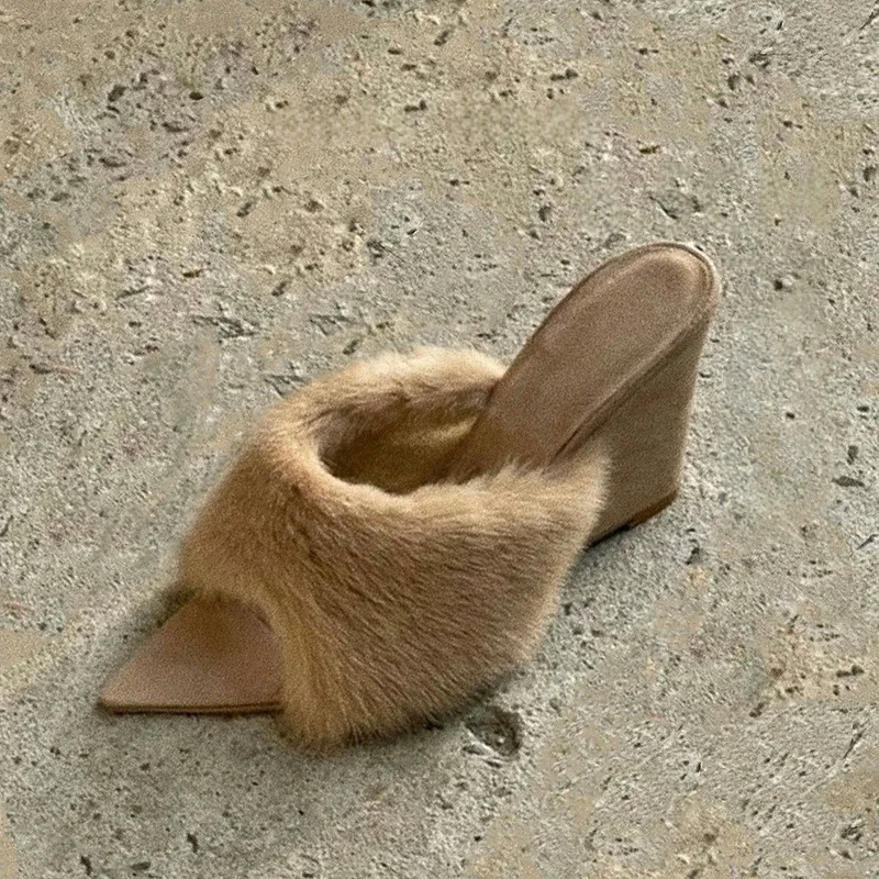 

2025 Winter Luxury Elegant Fur Pointed Toe Slippers Wedges Fashion Dress Shoes Designer Sexy Cotton Shoes Chaussure Femme