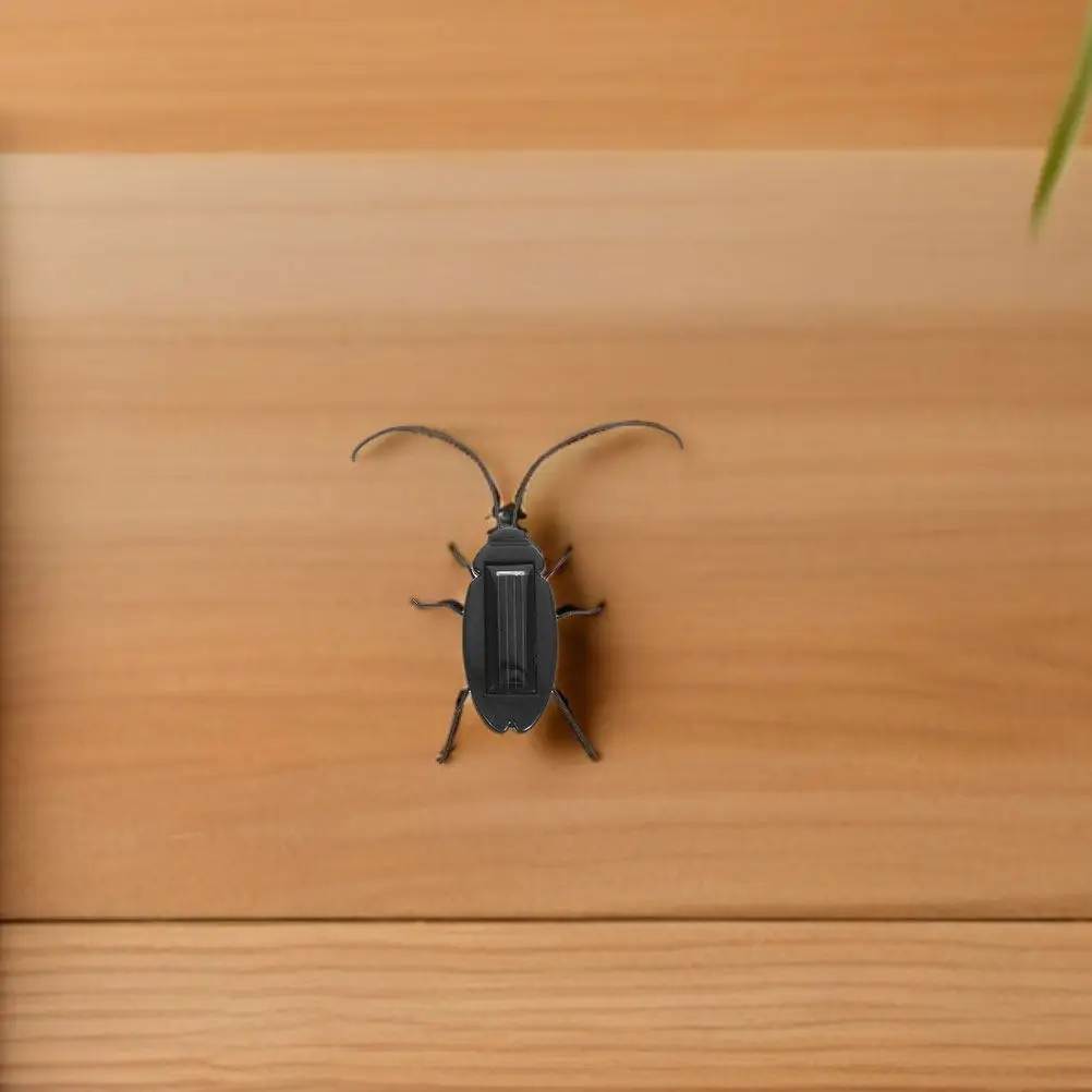 

4Pcs Solar Powered Insect Set Realistic Grasshopper Cockroach Plastic Crawling Outdoor Educational Equipment Solar Toy Bugs