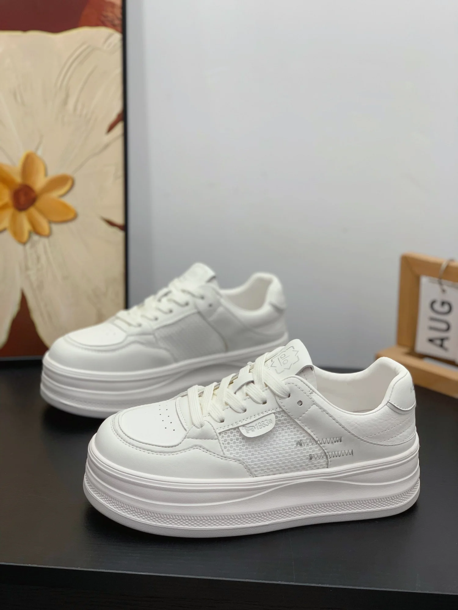 sneakers-bianche-da-donna-in-pelle-con-rete-traforata-traspiranti-con-suola-spessa-sportive-casual-con-plateau-nuovo-stile-estate-2026