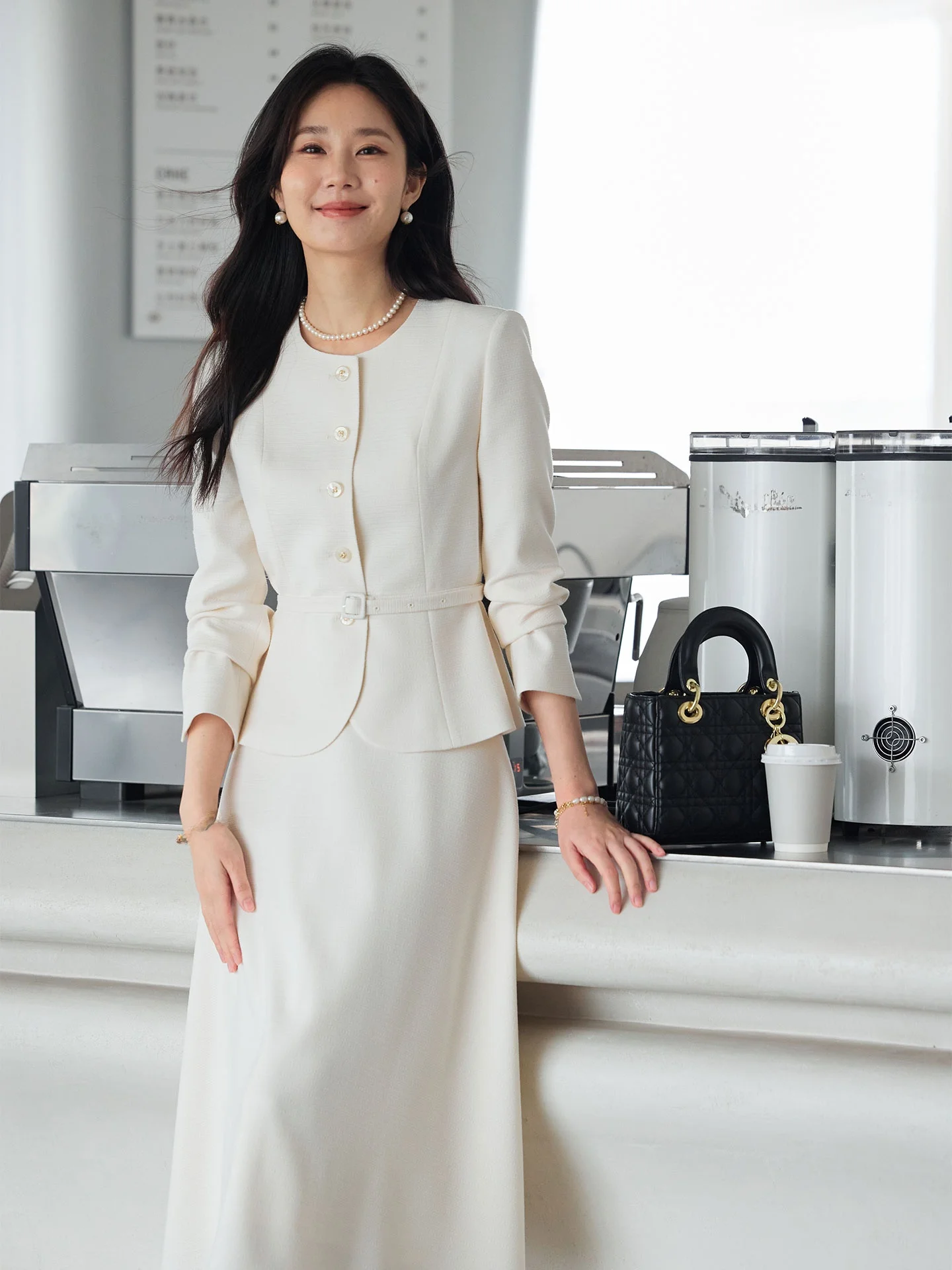 

Весенний новый женский костюм: топ с круглым вырезом и юбка, универсальный, для офиса и повседневной носки, из полиэфирного волокна