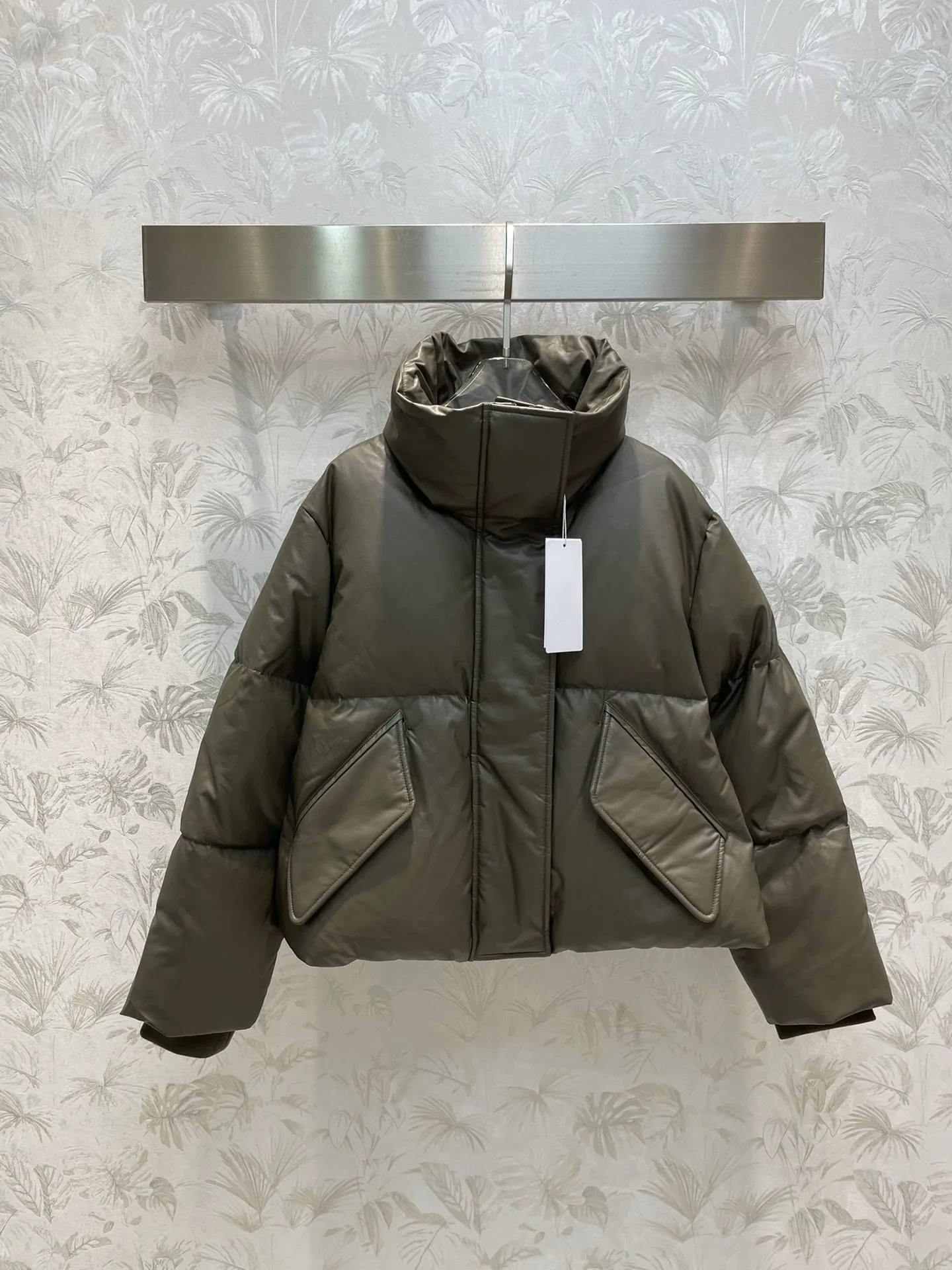 

2025 Women's Clothing stand collar leather short down jacket Winter New 1109