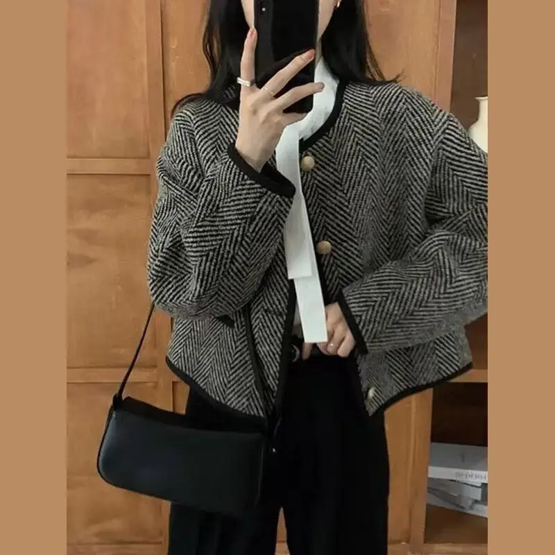 

Women 2024 Autumn Winter New Elegant Cropped Tweed Jackets Female Short Loose Coats Ladies Streetwear O-neck Outerwear R712