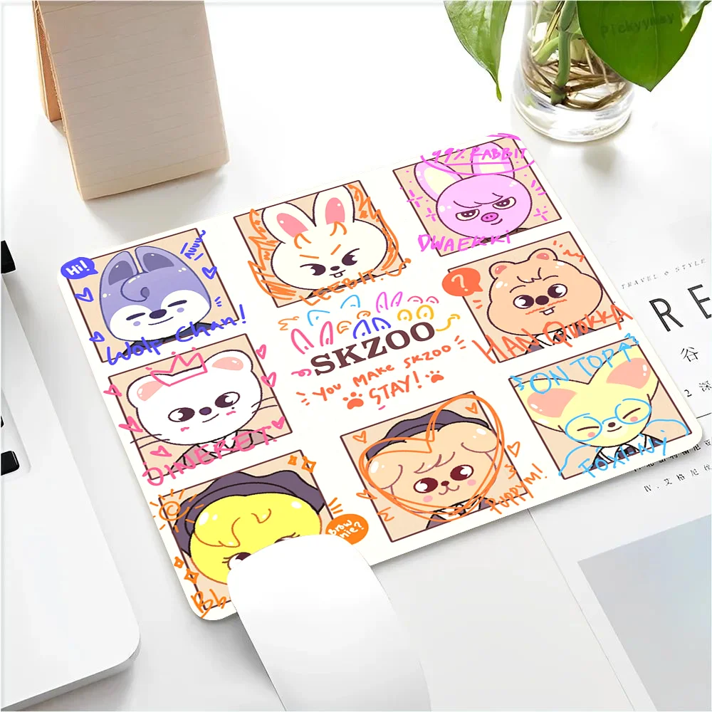 Cute S-Skzoo-o K-Kpop S-Stray K-Kids Mousepad Small LockEdge Mouse Pad For Gamers Computer Desk Pad Rectangular Anti-slip Rubber