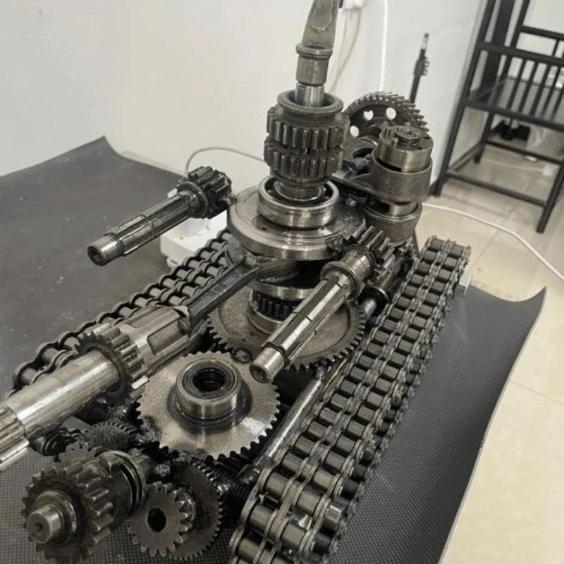 

All-metal punk style pure handmade creative ornaments can be assembled and walked