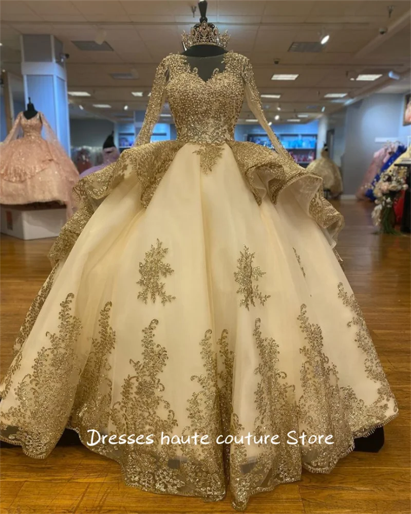 Luxuriöse goldene Pailletten-Spitze-Quinceanera-Kleider, Ballkleider 20225, Perlen, Rüschen, lange Ärmel, Tüll, süßes 16-Kleid, individuell gestaltet