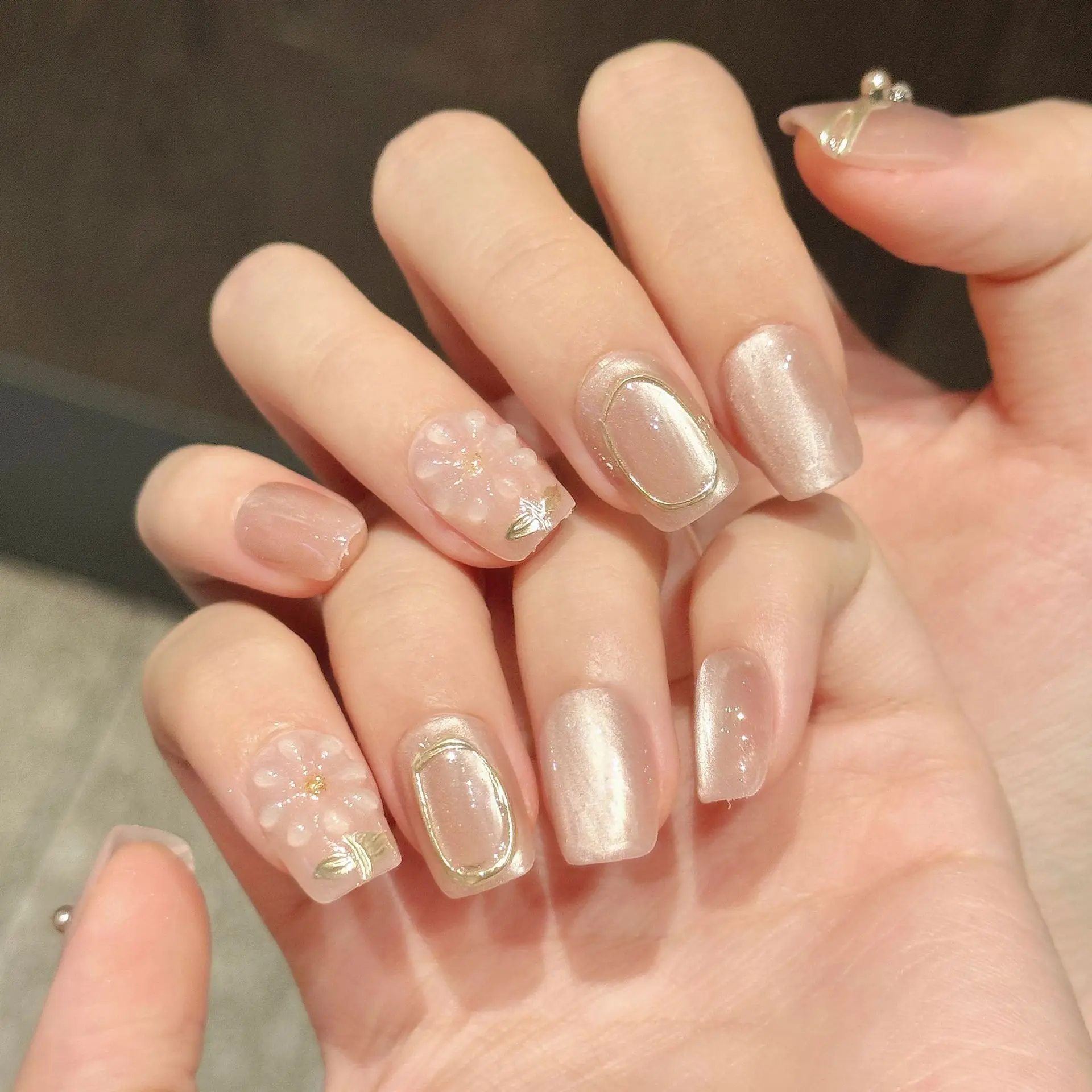10 Uds. De uñas postizas hechas a mano, color rosa desnudo suave, estéreo, flor de hielo, diseños de lámina dorada, prensa en uñas, cabeza cuadrada corta, dije, uñas postizas