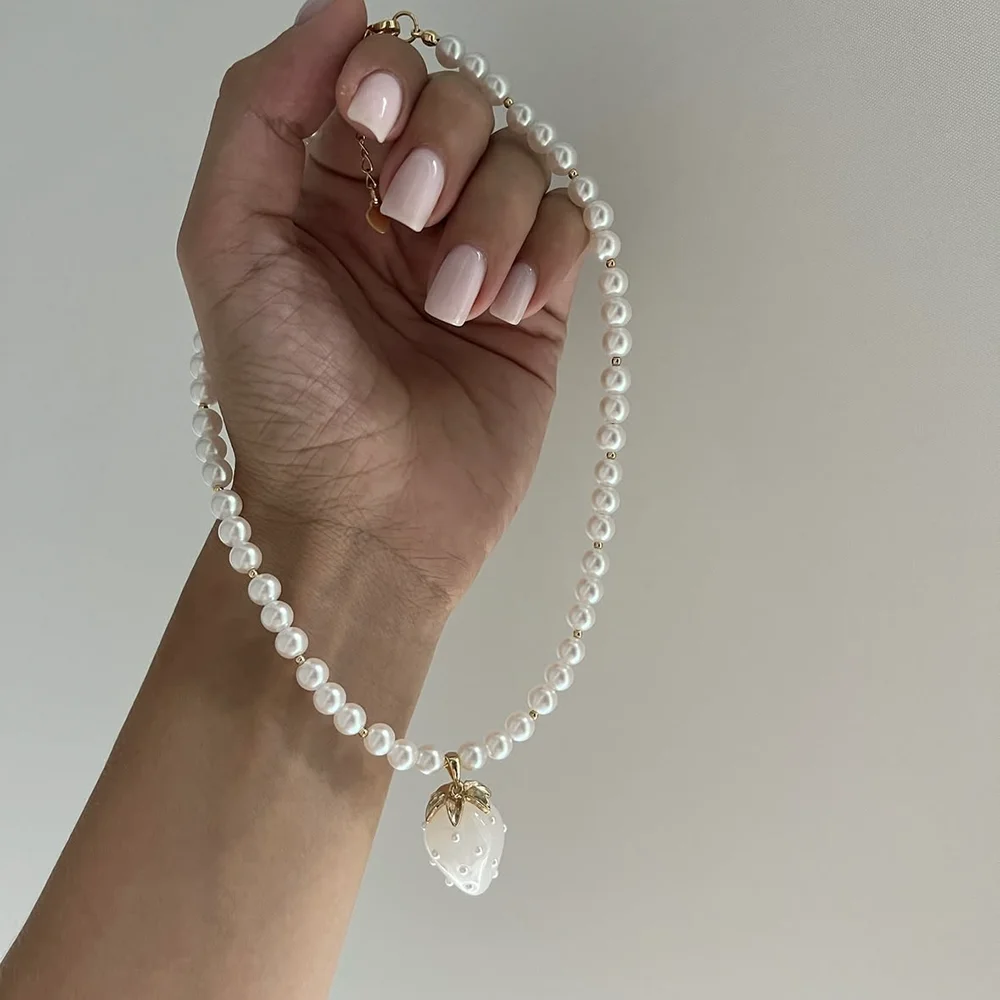 Trend Elegant Jewelry Gothic Style Imitation Pearl Chain For Women Fashion White Strawberry Pendant Necklace Christmas Gift N516