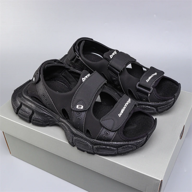 Very popular, fashionable, versatile, comfortable and versatile lightweight sandals, slippers and sneakers