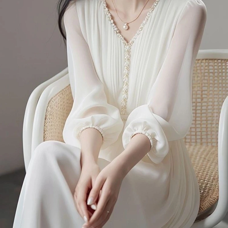 High End V-neck Dress for Women in Spring and Autumn 2025 Mid to Long Length Style Slim Fit Simple Long Sleeved Dress