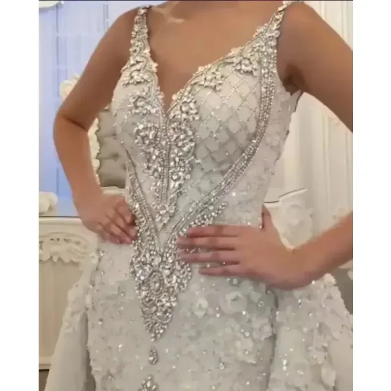 تخصيص فاخر سباركلي الأفريقي مطرز ثلاثية الأبعاد الدانتيل كريستال الترتر سويب تراين الخامس الرقبة الأبيض حورية البحر فستان الزفاف مع انفصال T