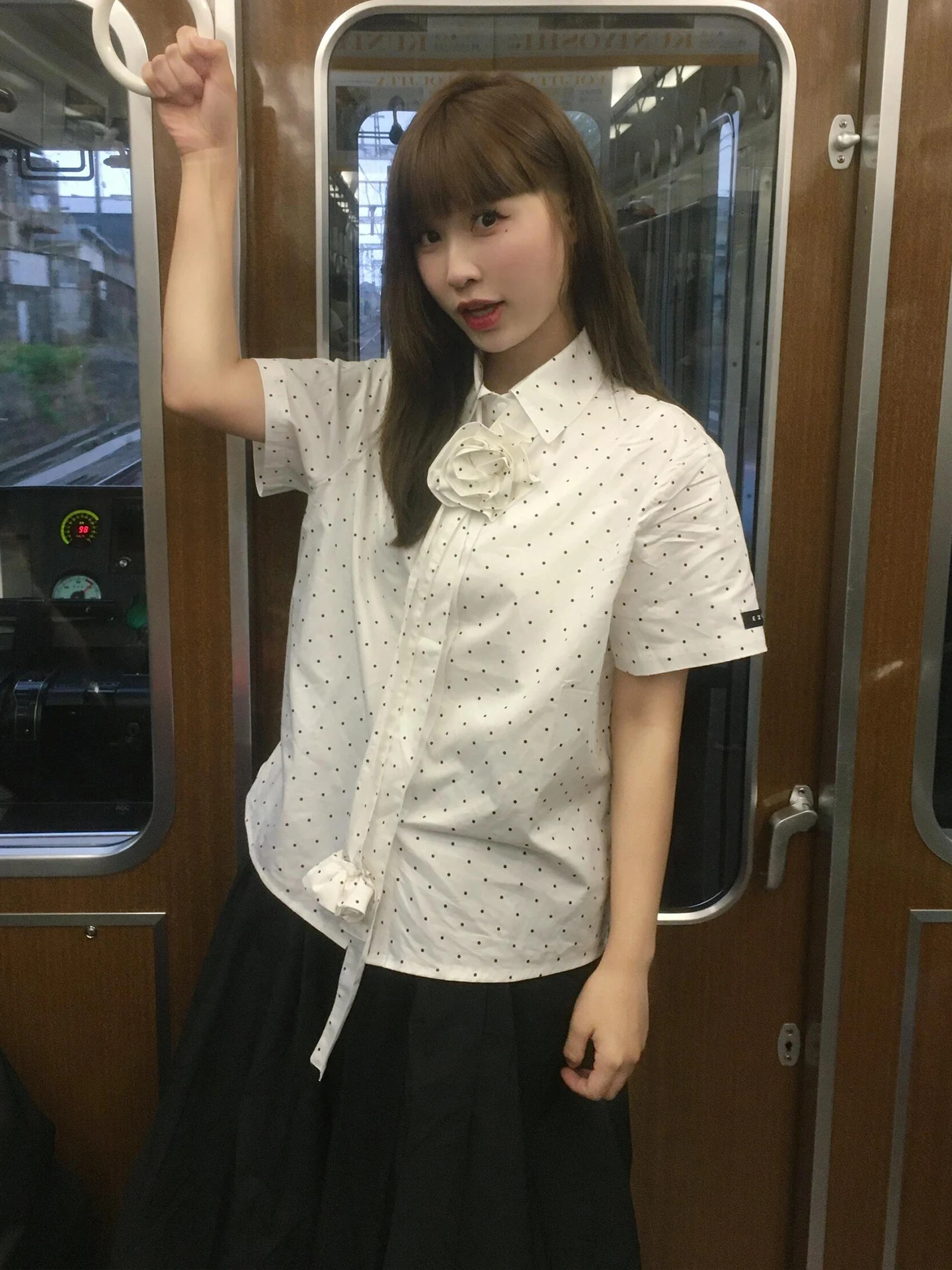 

Белая женская летняя модная блузка в горошек с коротким рукавом, приталенного кроя, маленького размера, в студенческом стиле, трендовая, для повседневной носки, винтажная