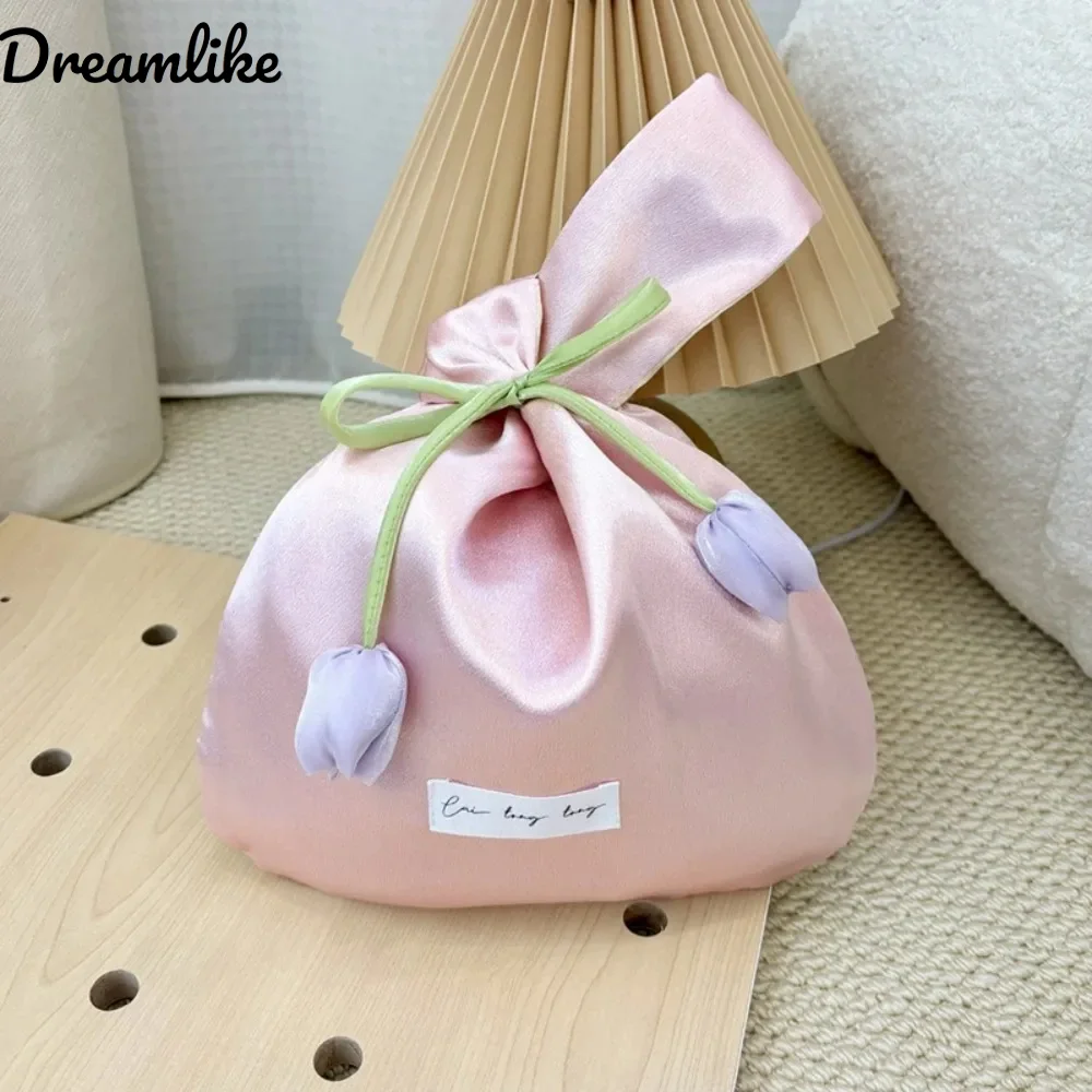 

Vest Shape Tulip Wrist Bag Tope Handle Large Capacity Wedding Beauty Bag New Chinese Style Silk cloth Hanfu Handheld Bag