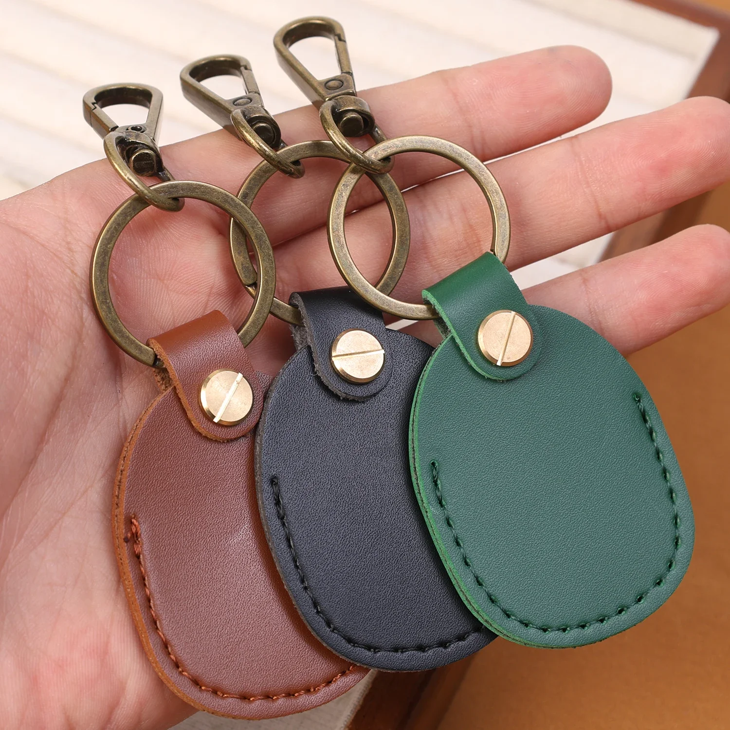 For Airtag Case Leather Keychain Protective Cover For Airtags Air Tag Tracker Locator Device Anti-lost Anti Scratch Protector