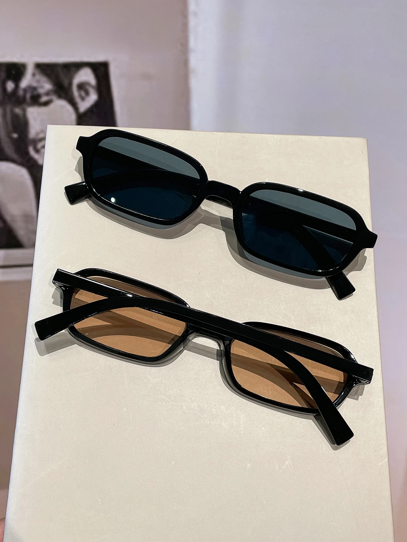 2 Stück modische Unisex-Brille mit einfachem, einfarbigem, rechteckigem Rahmen, geeignet für den täglichen Gebrauch und Straßenfotografie