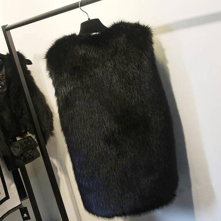 Рисунок 3 - Женский зимний жилет средней длины