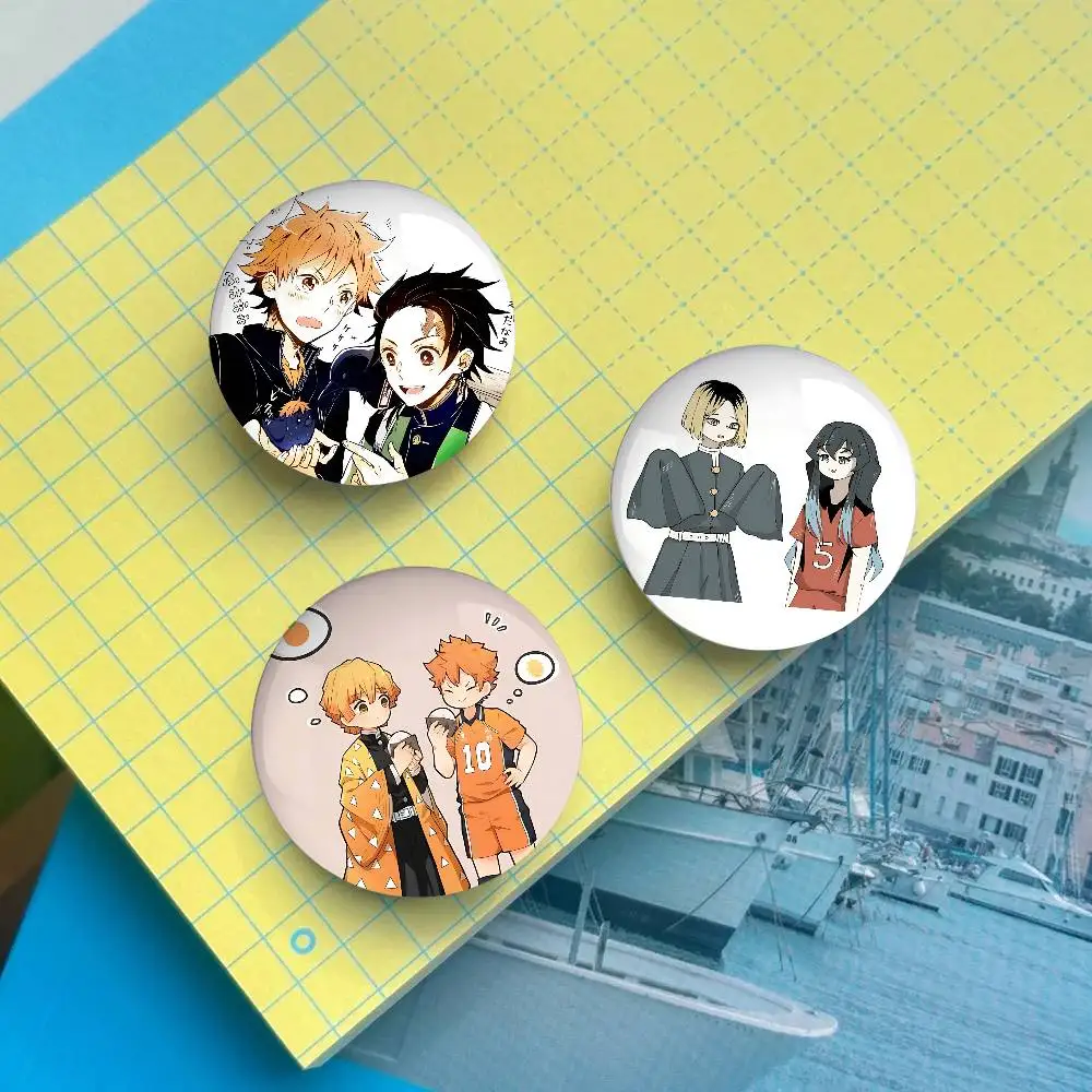 أمين H-Haikyuu و D-Demon القتلة شارات الإبداعية صفيح زر PinsBrooch الإبداعية يقتبس شارة الملابس على ظهره مجوهرات Gi