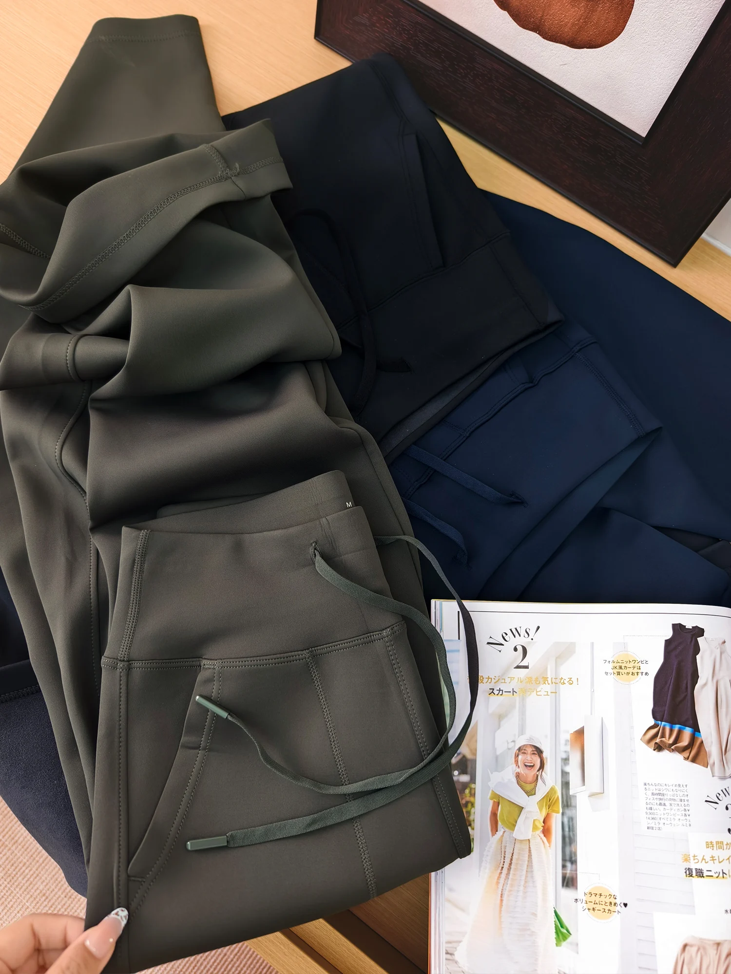 بنطلون يوجا بخصر مطاطي مبطن بالفرو الناعم، إصدار مزدوج بقصة عادية، بنطلون كاجوال من ألياف البوليستر للسيدات