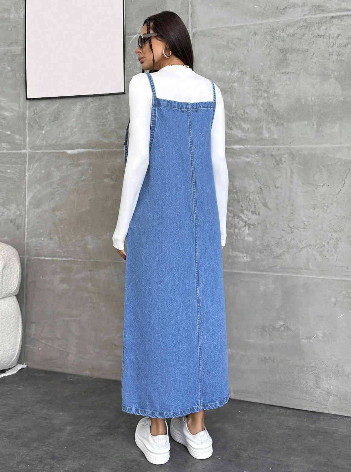 Strap straight-line dress, inner dress for layering over outer dress, fashionable European-style simple and loose skirt, light b