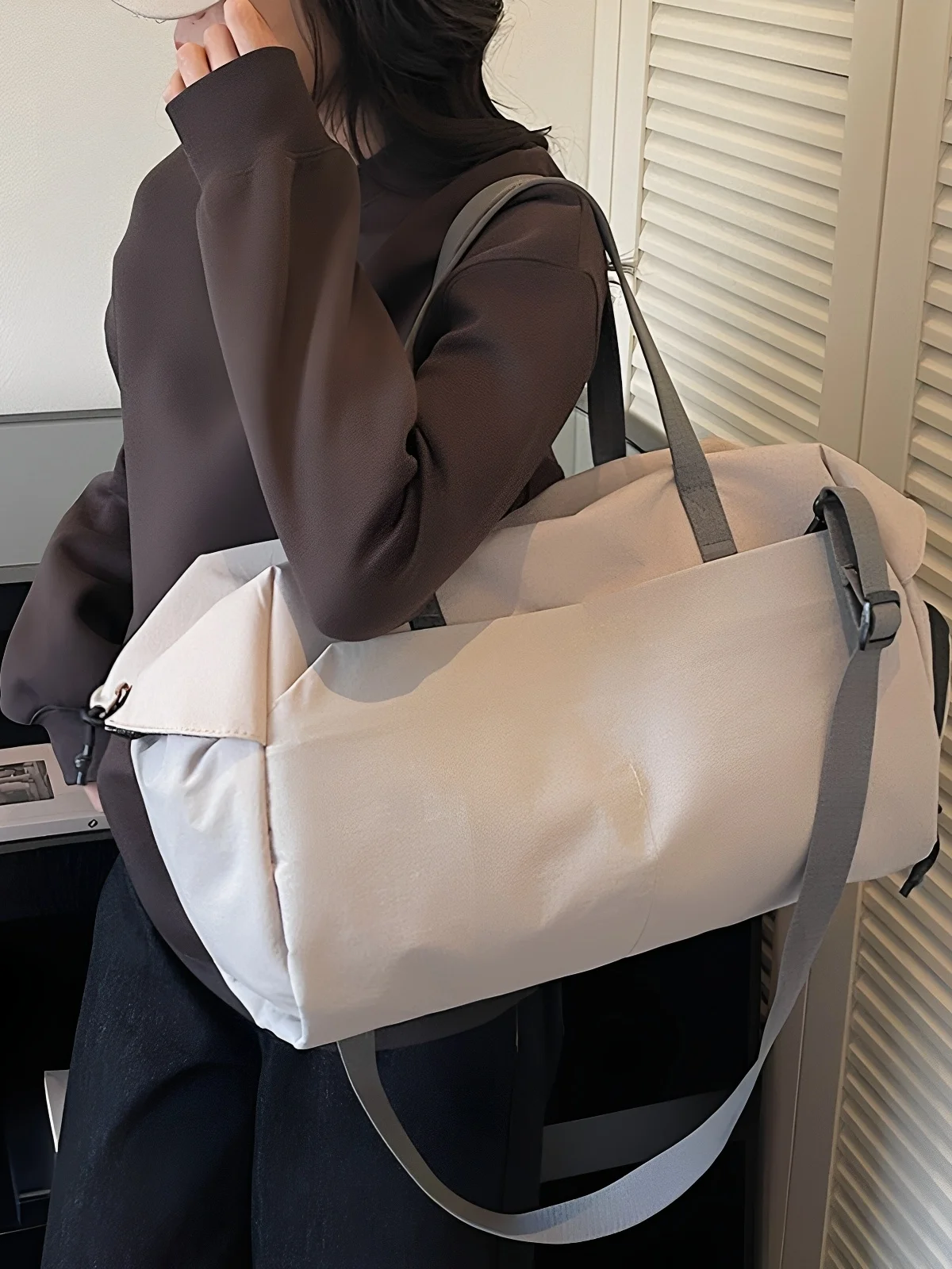 lightweight-large-capacity-short-trip-sports-fitness-bag-handheld-travel-bag-for-men-and-women-suitable-for-business-travel-a