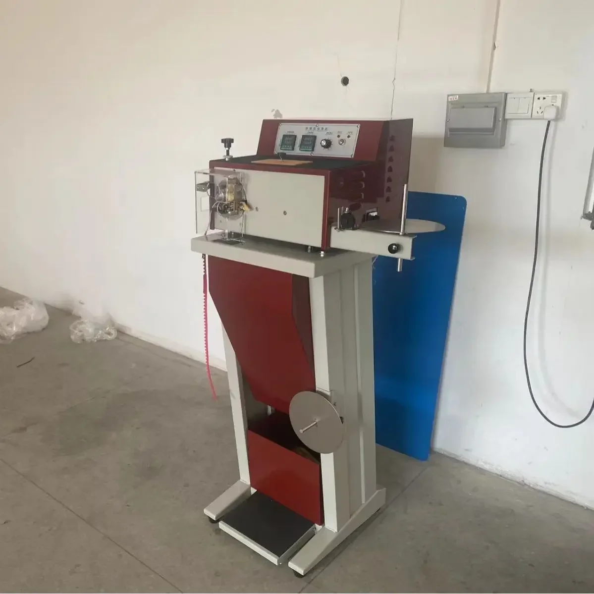 Automatic Leather Hot Melt Adhesive Strip Boning Machine Round Strip Pressing Machine Car Seat Leather Flanging Machine