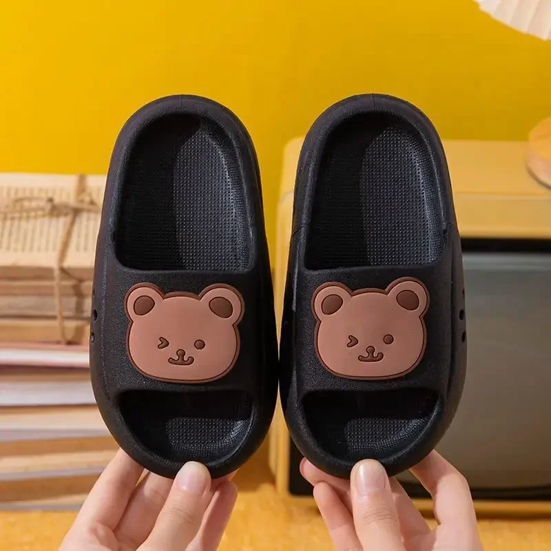 Cartoon Bär Kinder Hausschuhe Jungen Mädchen Dicke Sohle Rutschfeste Strandschuhe Sommer Weiche EVA Komfort Flip-Flops Indoor Badezimmer Slipper